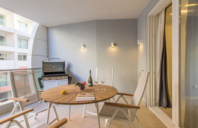 A Spacious & Modern Apart by the sea - Photo 26