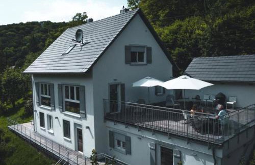 Freistehendes Ferienhaus mit Kamin, Sauna, atemberaubenden Blick ins Tal, mehrere Terrassen, 1500qm Grundstück 1,6m hoch eingezäunt - Foto 21