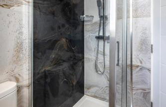 Modern home with driveway parking for 2 vehicles, near Tottenham Hotspur Stadium, White Hart Lane Train Station - Foto 15