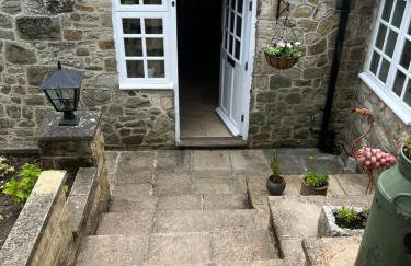 Richmond Hill Cottages, Exclusive 6 bedroom Farm House, Markington with heated pool - Photo 22