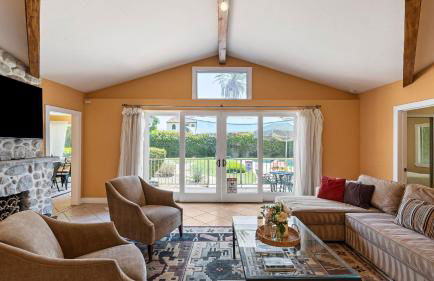 Dandelion by Avantstay Pool, 0.2mi to Downtown! - Foto 14