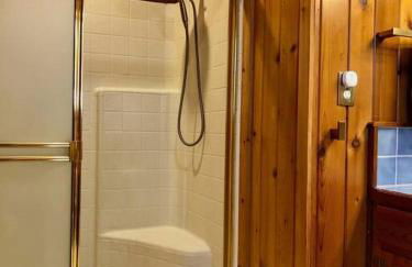 Serene and Magical Cabin w/Barrel Sauna and Fireplace - Foto 41