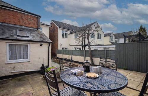4Bed Central House w Parking & Garden - Foto 18