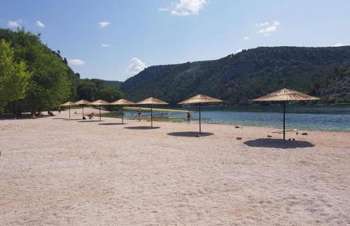 Mushroom house - Sleeps 4 - Pets Ok - Parking - Foto 51