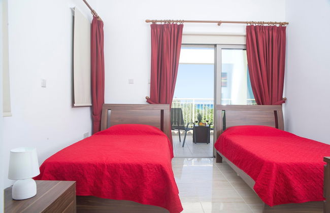 Stunning new Beach Front Villa,1st Line to the Beach, Large Pool, Wonderful Area - Foto 3