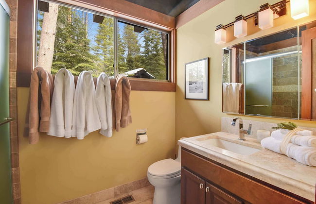 Joy on the River Stunning Waterfront Home for 10 - Foto 25