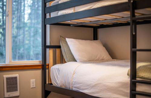 Lux Chalet with Air Hockey, Hot Tub, & Fire Place - Foto 28