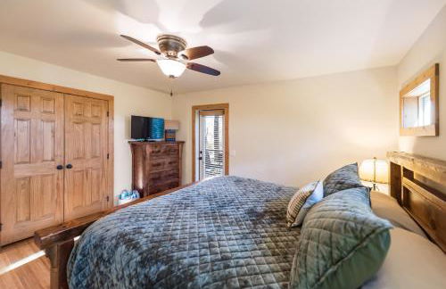 Stone's Throw Bungalow-- Hot Tub, Modern & Updated, Sleeps 2 - Foto 48