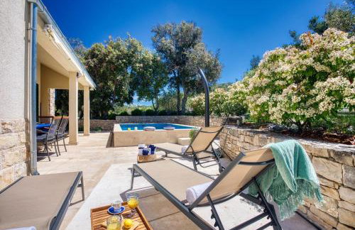 Villa SAN with heated pool, traditional surroundings, 3-bedrooms - Foto 3