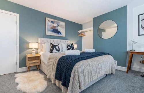 Stylish House - Close to City Centre - Self-Check-In - Free Parking, Work Space, Fast WiFi, Smart TV and Garden by Yoko Property - Foto 4