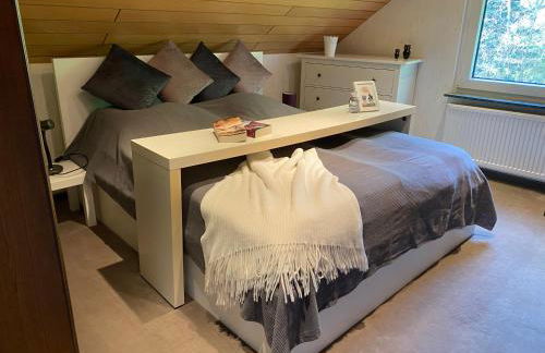 2 Schlaf- & 2 Badezimmer - direkte Busverbindung bis Köln Hbf, Messe - Foto 1