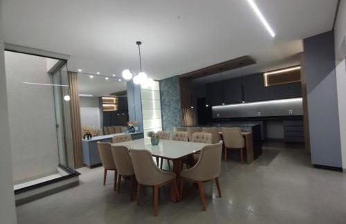 Casa completa acomoda até 10 hóspedes, 5 quartos, 4 camas casal e 2 solteiro - Foto 9