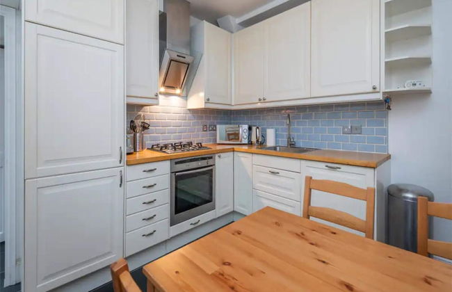 Ground Floor Apartment - Private Garden - Foto 8