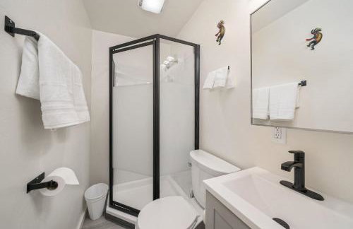 3BR 2BA Cozy Home with Jacuzzi Near Downtown - Foto 33