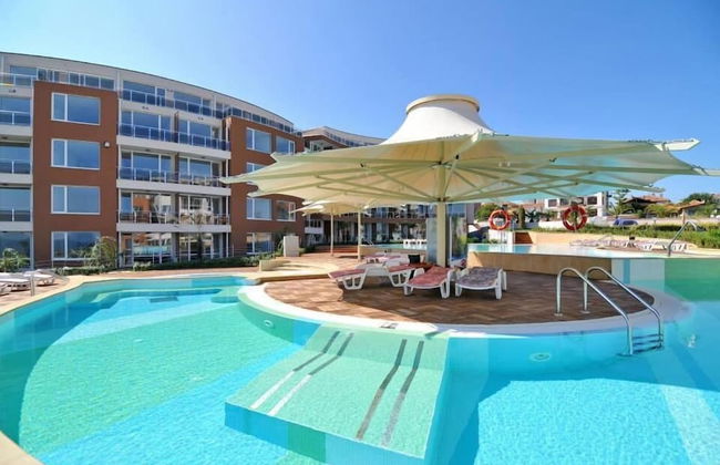 Sunny Apartment in Burgas - Photo 1