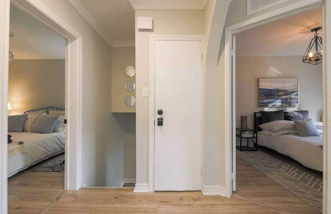 Casa Queen East - Modern 2BR Suite - Photo 5