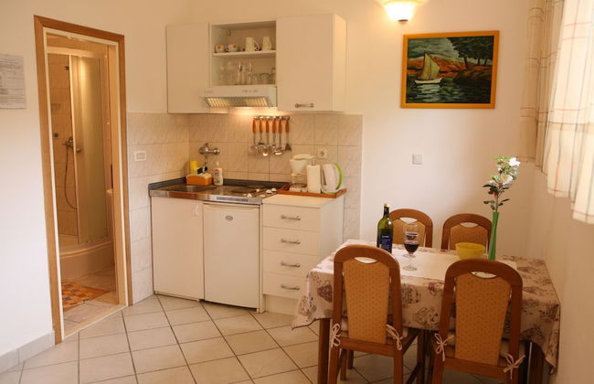 Sea front stone house - Photo 35