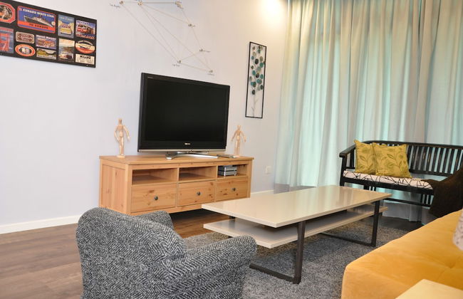 Lawang Suite Apartment With Balcony - Photo 36