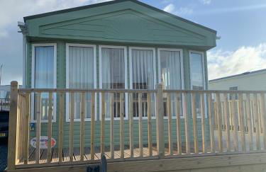 Immaculate 2-Bed Lodge in Monreith - Photo 1