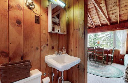 Breathtaking Views! Cozy Log Cabin in Northport - Foto 7