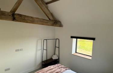 The Hayloft, Modern 4 Bed, 8 person, Barn Conversion in a Rural Location with Great Access & Hot Tub - Foto 27