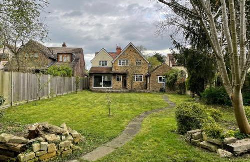 Idyllic Home in Picturesque Village of Wraysbury - Pass the Keys - Foto 1