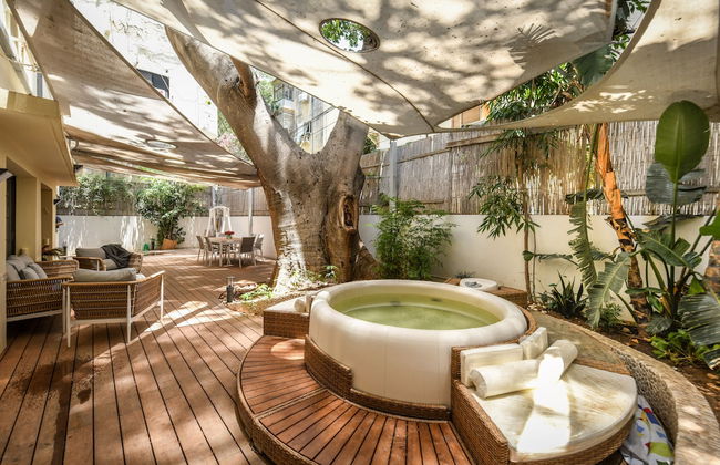 Charming 2BR Apt w a Breathtaking Patio - Foto 31