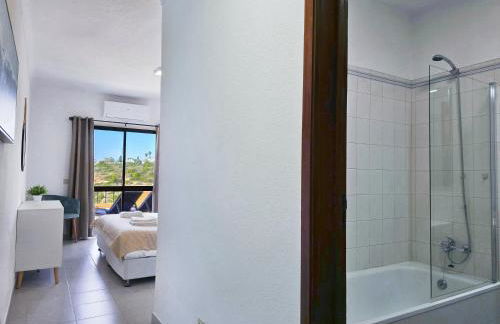 GOLDEN SUN - Sunny Balcony, Sea View, Beach, AC - Photo 13