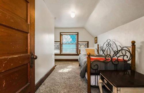 Historic Charm: Spacious 4BR Retreat Sleeps 11 - Holiday Home - Foto 20