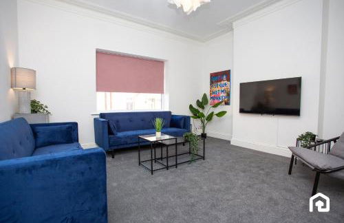 Vacant Nests The Fredrick Close to sea front - Photo 1