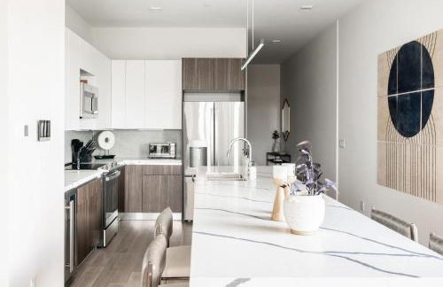 Contemporary Condo - Grill - Balcony - Tesoro - Foto 7