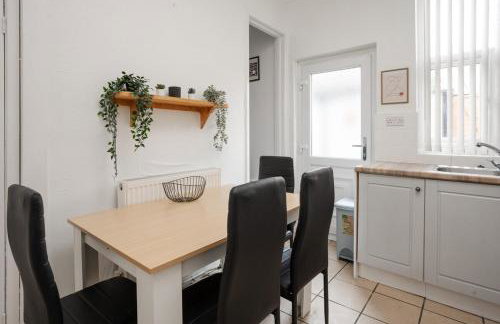 Three Bedroom House by Brookland Stays Serviced Accommodation Short Lets Manchester with Free WiFi - Foto 11