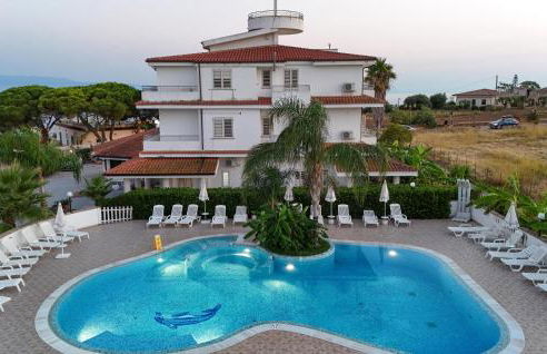 1 Bedroom Amazing Apartment In Ricadi - Foto 2