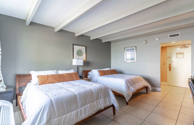 215 Little Harbor Inn - Photo 9