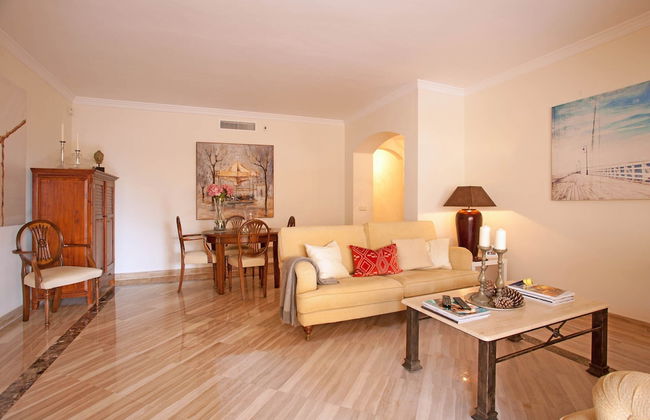 Charming Apartment With Pool - Photo 9