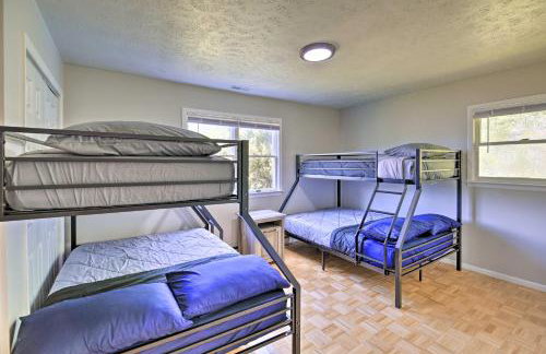 Bluefield Retreat with Pool Table Near Parks! - Foto 17