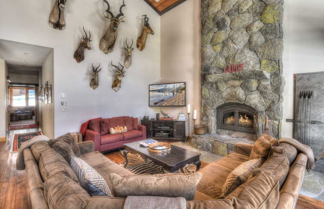 Ridge Court Barrel Relax in Private Hot Tub - Photo 9