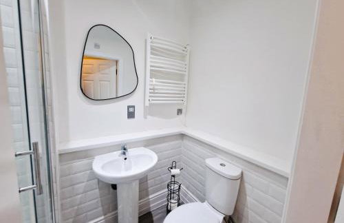 Modern Victorian Charm in a Great Location - Foto 16