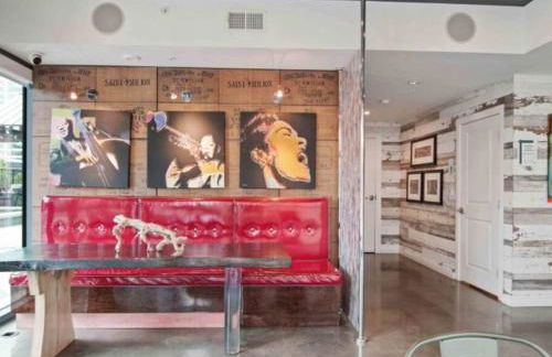 The Luxe -Highrise, Balcony, Year-round Pool, City View! - Foto 23