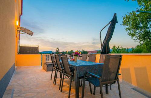 Holiday Home Villa Mile mit beheiztem Pool- Grill und Terrasse by Interhome - Foto 25