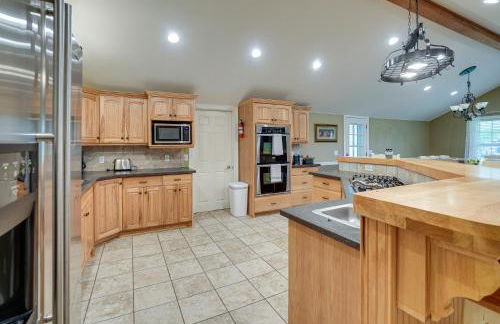 Quiet Marion Getaway with Fireplace! - Foto 7