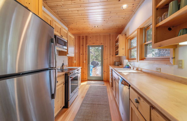 Private Cozy and Central Cabin with Deck by Sierra Getaways - Foto 7