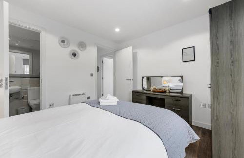 Waterfront Panorama – 2BR + Balcony, Near Stadium - Foto 14