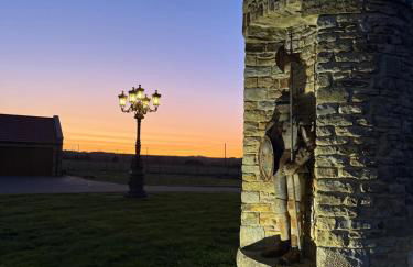 Entire Luxury Log Cabin Sleeps 6 with Private Hot Tub & Scenic Views near Durham & Bishop Auckland - Foto 23