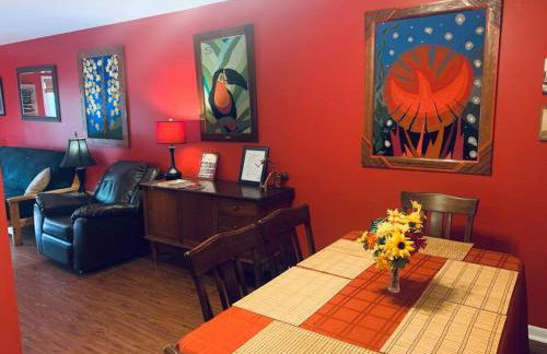 Family Friendly Downtown Home - Private Yard & Grill - Location, Location, Location! - Foto 10