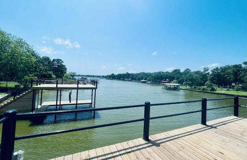 The Benjamin I - 2022 Built Luxury Retreat with Backyard Paradise with Hot Tub Outdoor Movie Screen Dock & Boat Rental - Foto 41