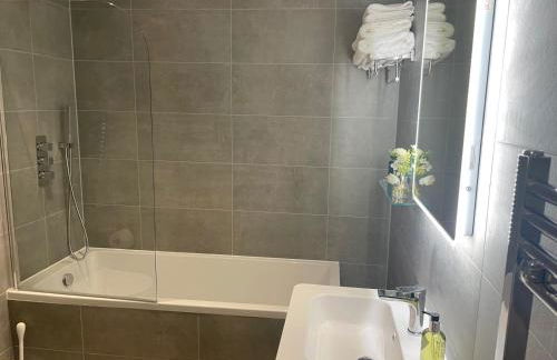 Elegant Windsor Flat - Short Walk to Windsor Castle, River Thames & Train Station - Foto 28