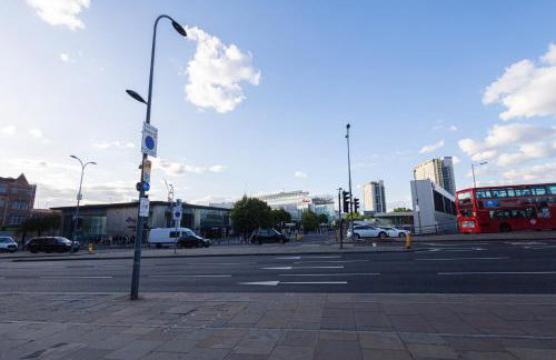 Chic 1-Bedroom Flat - 10 Min Walk to Westfield London - Foto 12