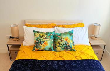 2 Bedroom Luxury Apartment! City Center with Free Parking! - Foto 16