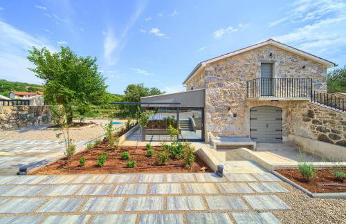 Luxury Jerini Estate - Photo 16